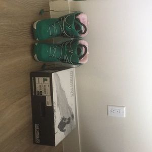 Women’s size 6.5 pink and green snowboard boots